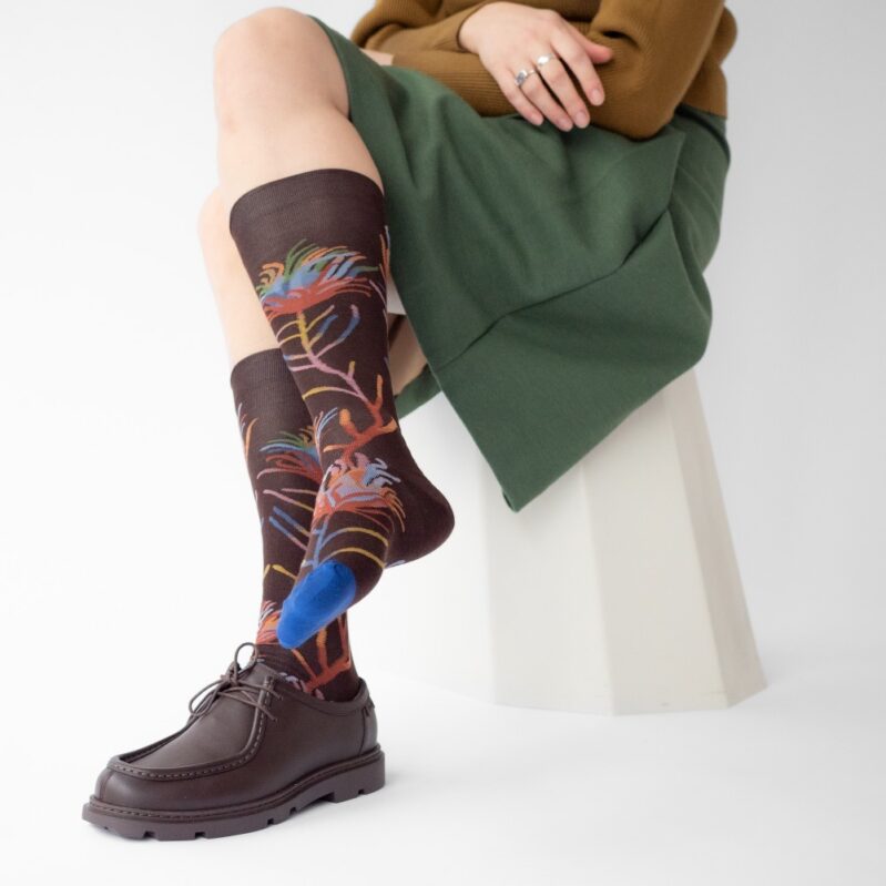 BO901 | גרבי בון מייסון עד הברך דגם  Dark Brown Floral