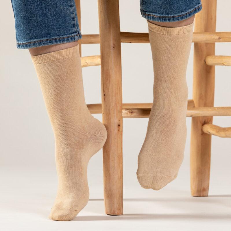 פקאן חלק - גרבי כותנה בצביעה טבעית