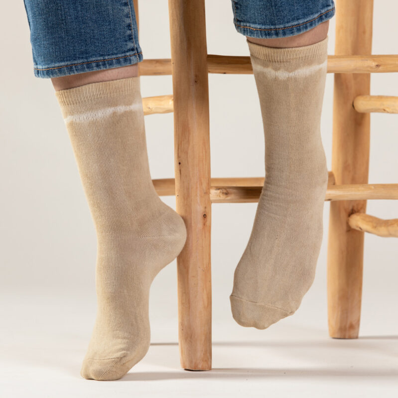 אגוז מלך פס - גרבי כותנה בצביעה טבעית