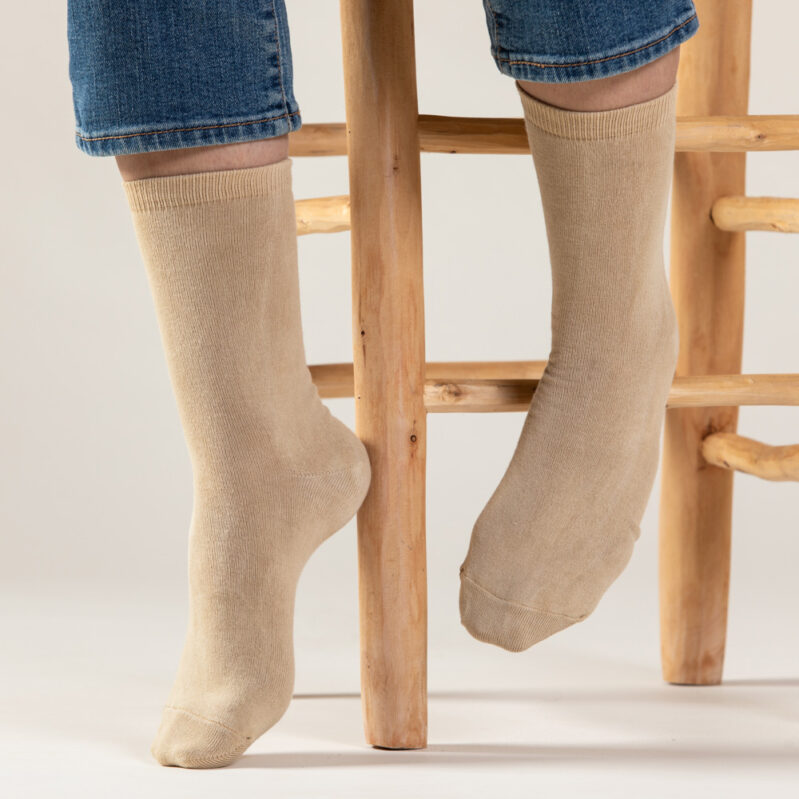 אגוז מלך חלק - גרבי כותנה בצביעה טבעית