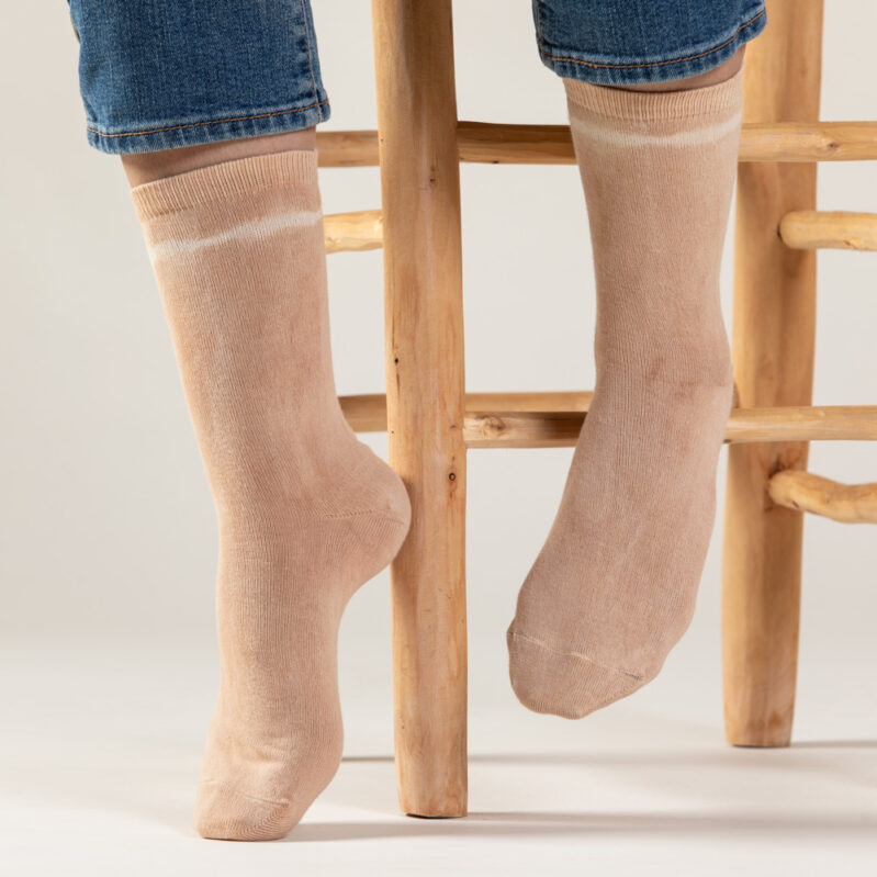 אלון פס - גרבי כותנה בצביעה טבעית