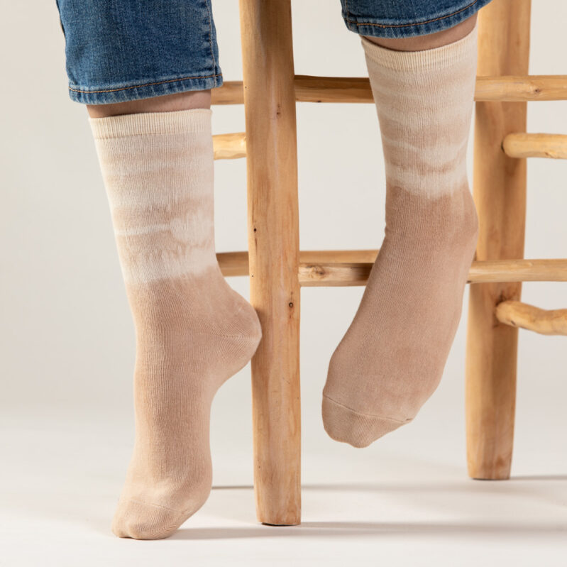 אלון שכבות - גרבי כותנה בצביעה טבעית