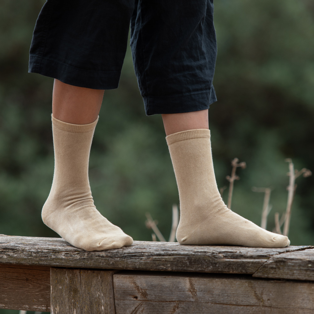 אגוז מלך חלק - גרבי כותנה בצביעה טבעית