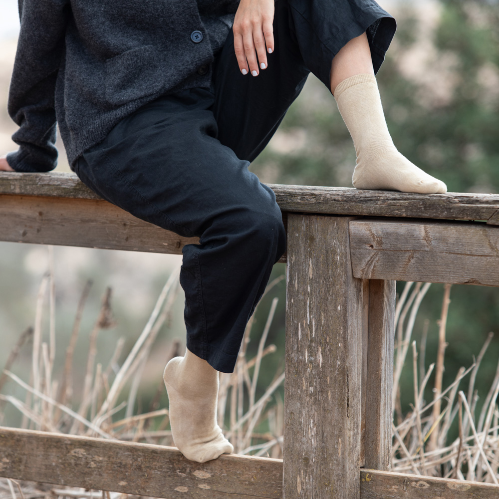 אגוז מלך חלק - גרבי כותנה בצביעה טבעית