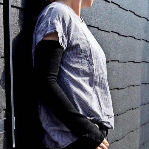 שרוולי זרועות מפשתן מבית Put On Socks צבע שחור