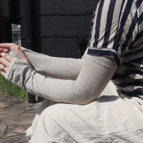 שרוולי זרועות מפשתן מבית Put On Socks צבע בז'