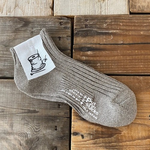 גרבי פשתן ומשי מבית Put On Socks דגם Smoothie צבע בז'