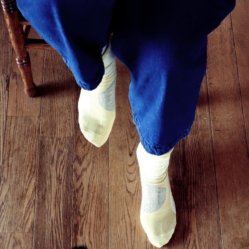 גרבי כותנה ופשתן מבית Put On Socks דגם SAVON צבע צהבהב