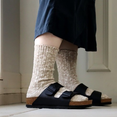 גרבי כותנה ופשתן מבית Put On Socks דגם Grain צבע חול בז'