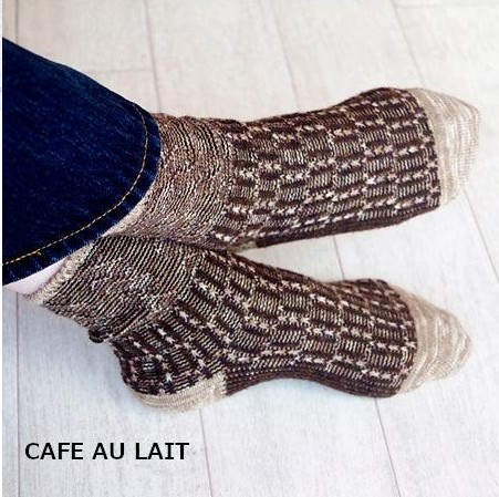 גרבי צמר מרינו מבית Put On Socks דגם Braid צבע קפה