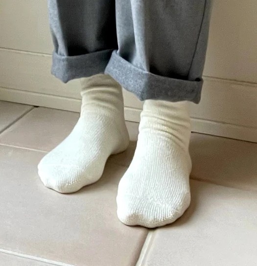 גרבי כותנה ומשי מבית Put On Socks דגם Airy צבע שמנת