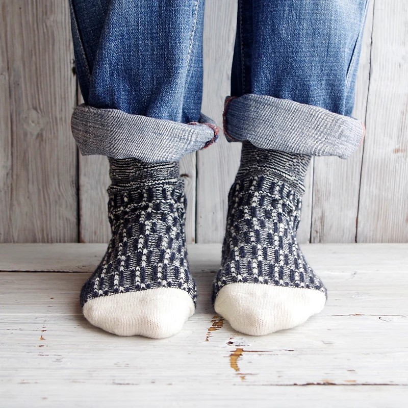 גרבי צמר מרינו מבית Put On Socks דגם Braid צבע נייבי