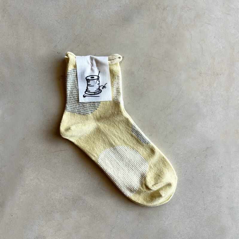 גרבי כותנה ופשתן מבית Put On Socks דגם SAVON צבע צהבהב