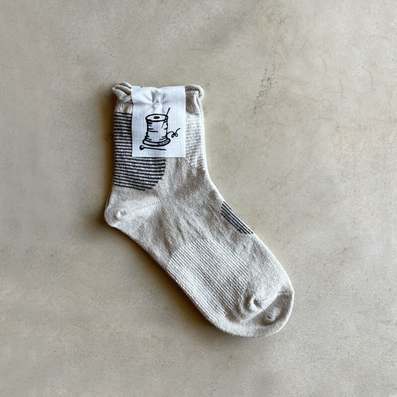 גרבי כותנה ופשתן מבית Put On Socks דגם SAVON צבע קפה