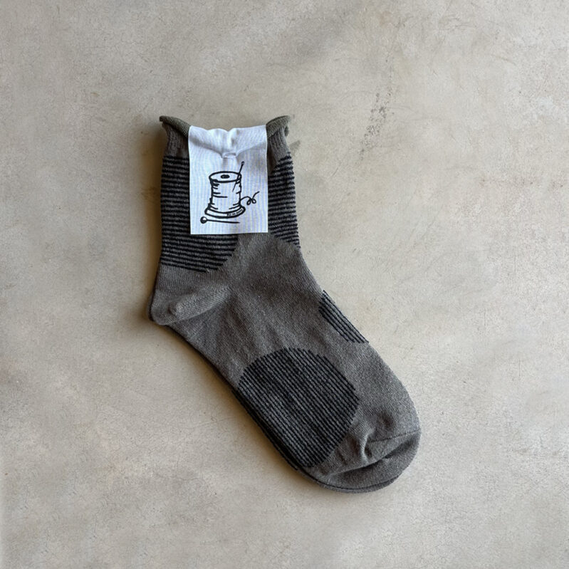 גרבי כותנה ופשתן מבית Put On Socks דגם SAVON צבע אורגנו