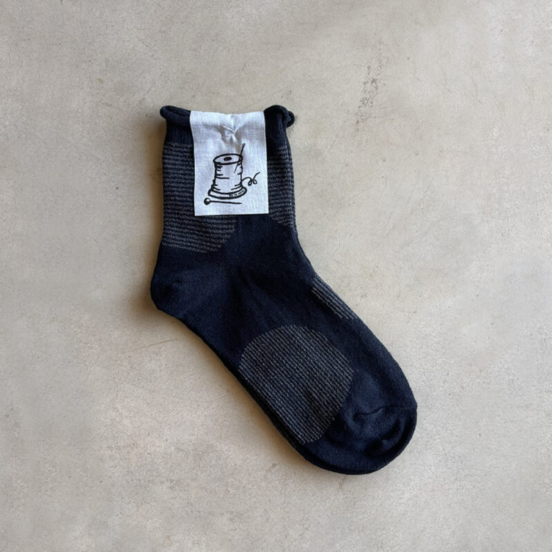 גרבי כותנה ופשתן מבית Put On Socks דגם SAVON צבע שחור