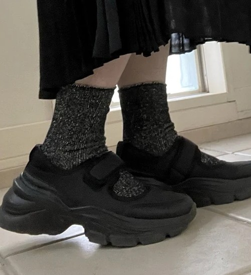 גרבי כותנה ומשי מבית Put On Socks דגם Airy צבע שחור