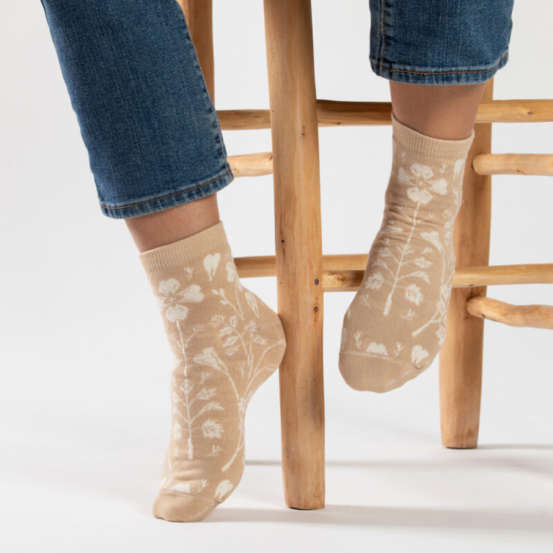 כרמלית נאה - גרבי קוואטר כותנה בצבע בז'