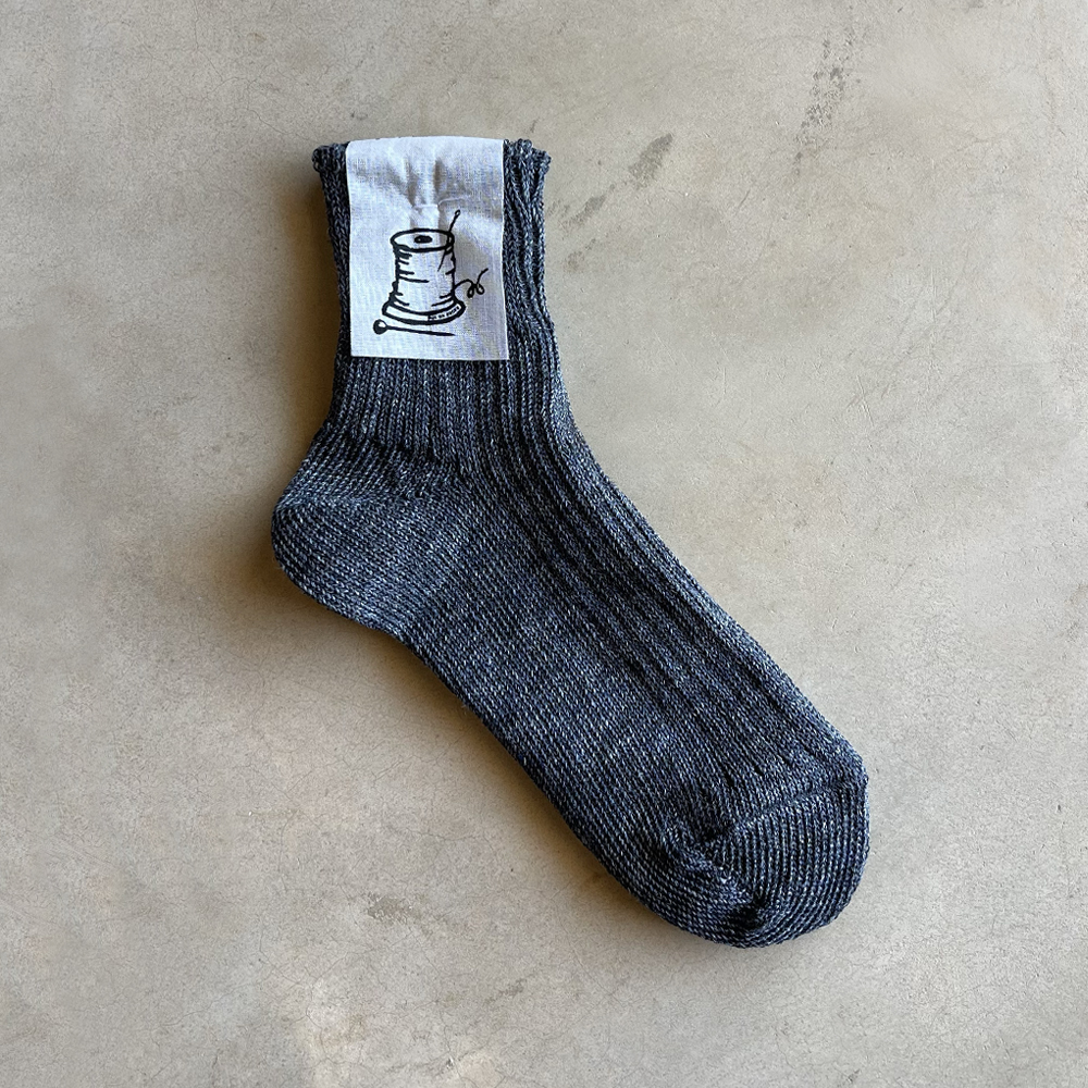 גרבי פשתן מבית Put On Socks דגם Sun Kissed צבע Black Indigo